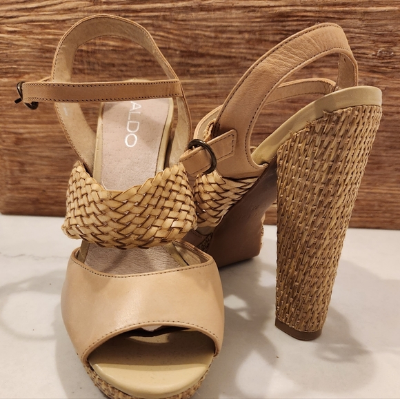 (EUC) Aldo platform sandal heels. - Picture 2 of 5